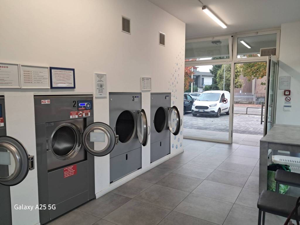 negozio in vendita a Treviolo