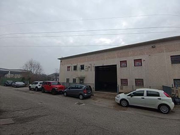 capannone in vendita a Treviolo