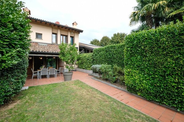 casa indipendente in vendita a Treviolo in zona Curnasco