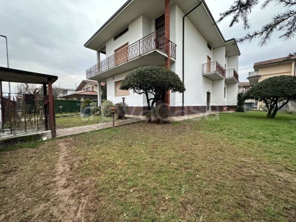 casa indipendente in vendita a Treviolo
