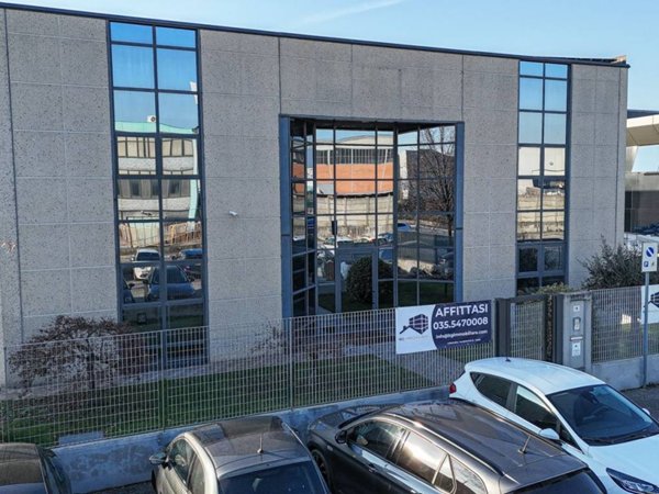 capannone in vendita a Treviolo