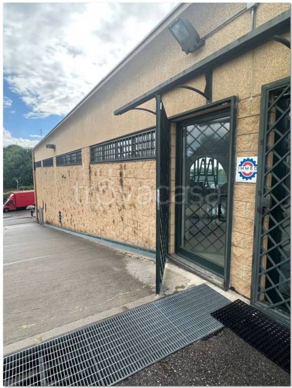 negozio in vendita a Treviolo