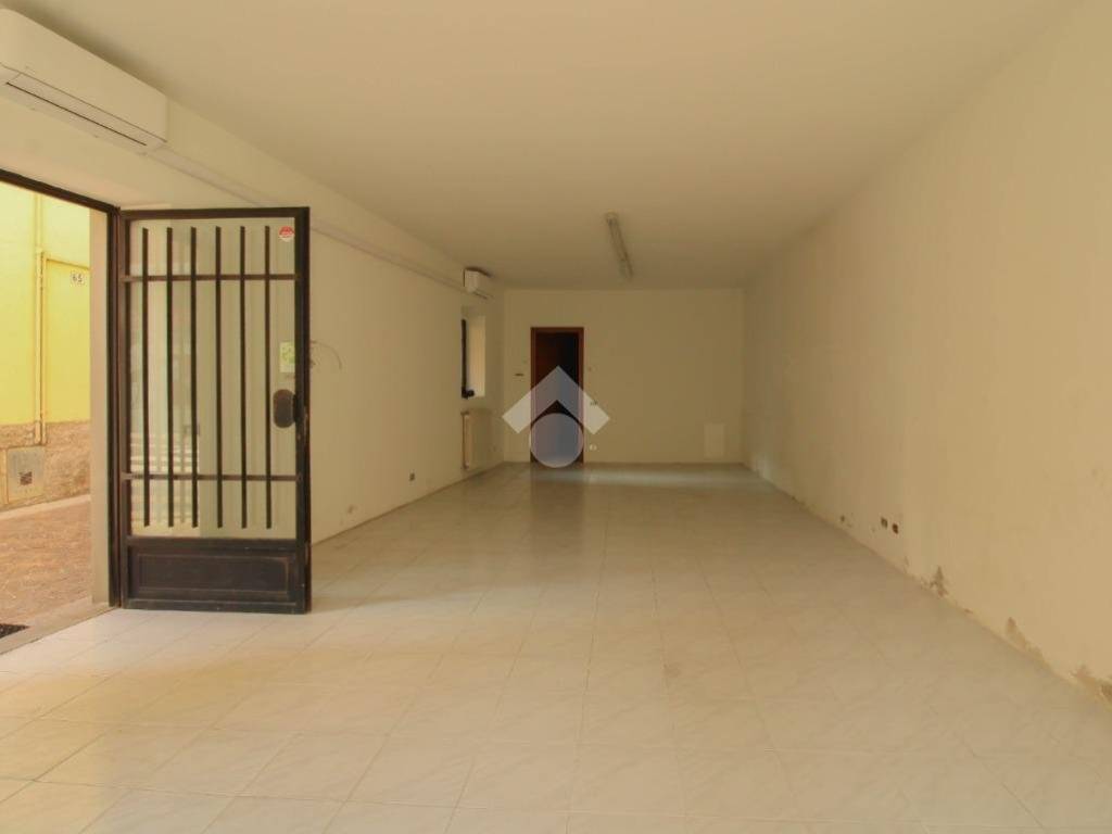 negozio in vendita a Treviolo