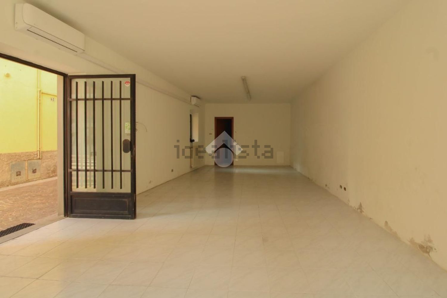 negozio in vendita a Treviolo in zona Curnasco