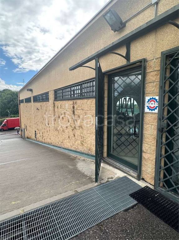 negozio in vendita a Treviolo