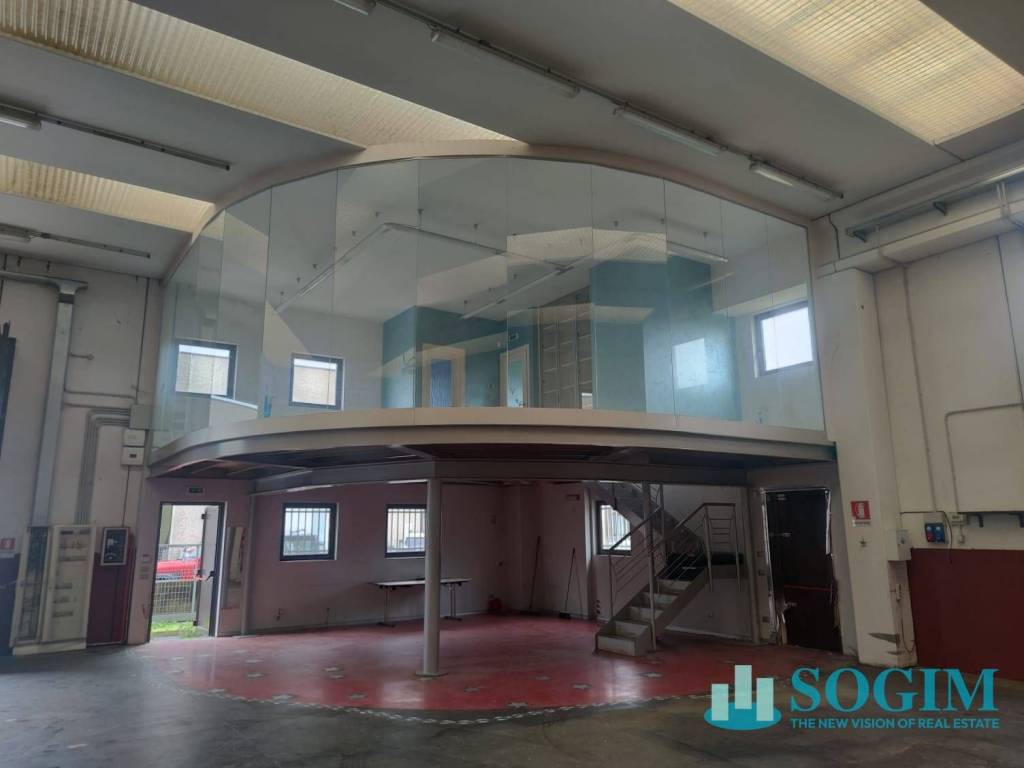 locale commerciale in vendita a Treviolo