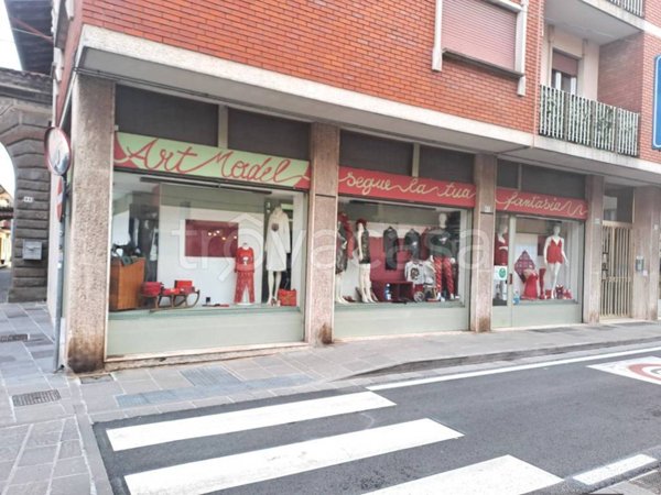 negozio in vendita a Treviolo