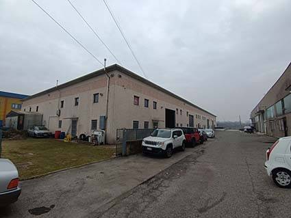 locale commerciale in vendita a Treviolo