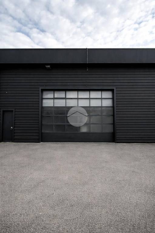 locale commerciale in vendita a Treviolo