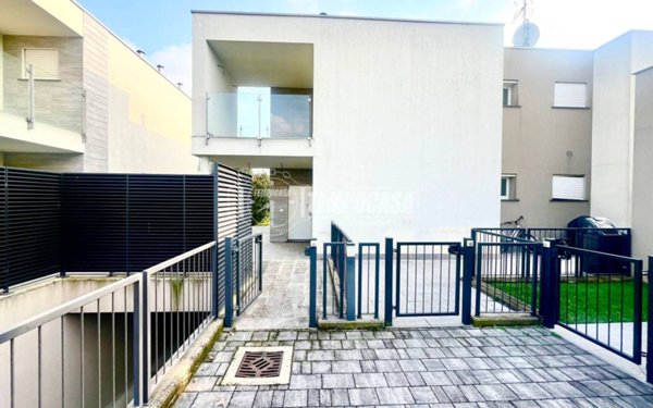 casa indipendente in vendita a Treviolo