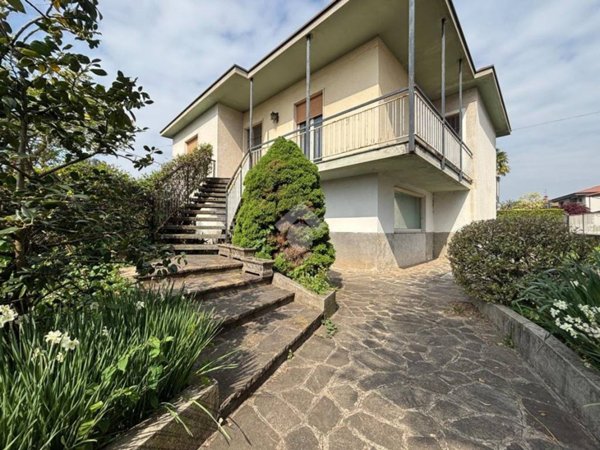 casa indipendente in vendita a Treviolo in zona Curnasco