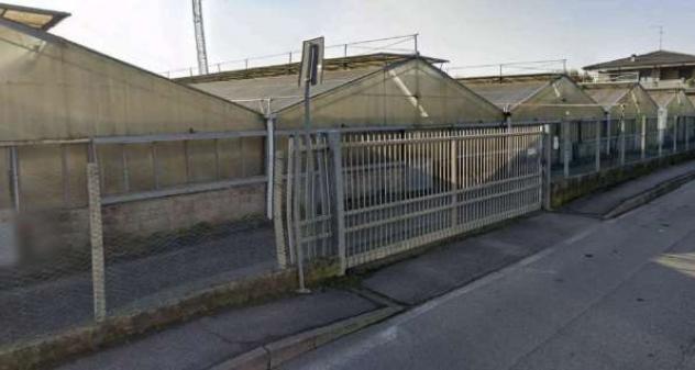 locale commerciale in vendita a Treviolo