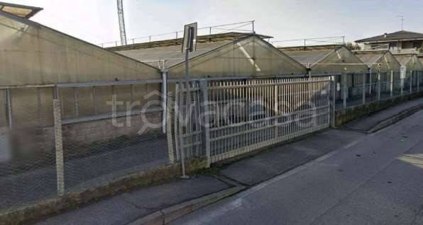 negozio in vendita a Treviolo