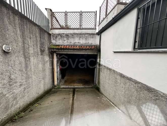 negozio in vendita a Treviolo