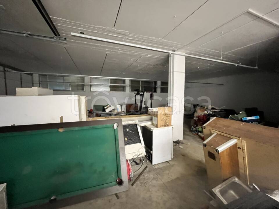 locale commerciale in vendita a Treviolo