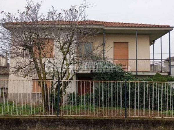 casa indipendente in vendita a Treviolo