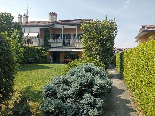 casa indipendente in vendita a Treviolo in zona Curnasco