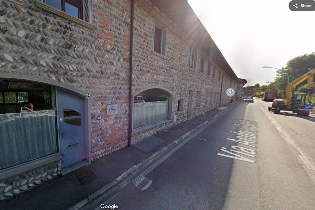 locale commerciale in vendita a Treviolo