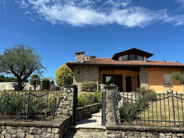casa indipendente in vendita a Treviolo in zona Curnasco