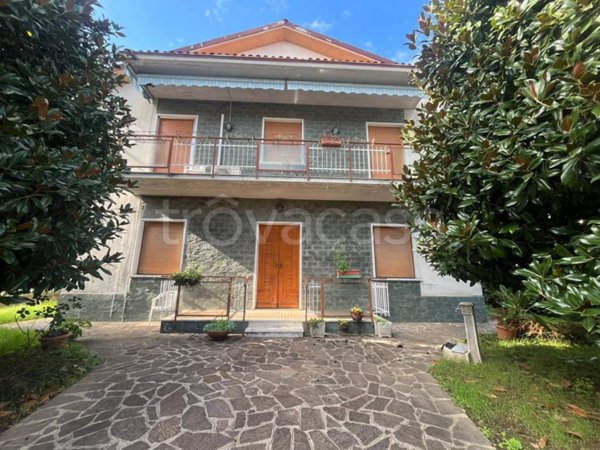 casa indipendente in vendita a Treviolo in zona Curnasco