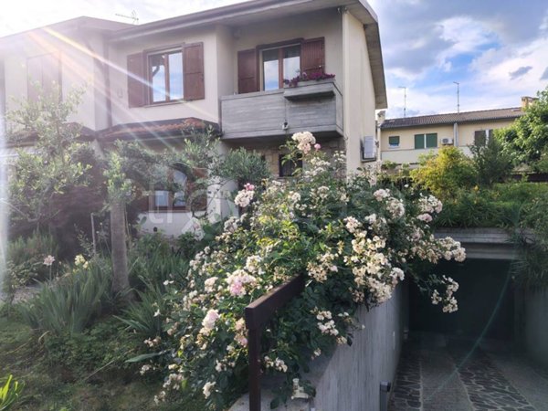 casa indipendente in vendita a Treviolo in zona Curnasco