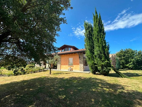 casa indipendente in vendita a Treviolo in zona Curnasco