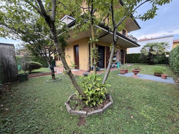 casa indipendente in vendita a Treviolo in zona Albegno