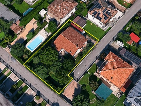 casa indipendente in vendita a Treviolo in zona Curnasco