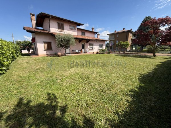 casa indipendente in vendita a Treviolo in zona Curnasco