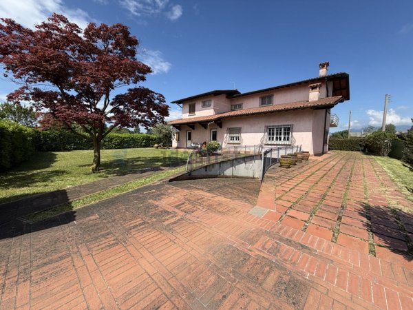 casa indipendente in vendita a Treviolo in zona Curnasco