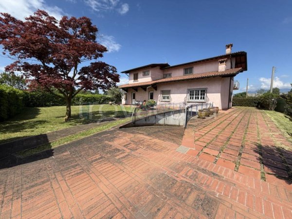 casa indipendente in vendita a Treviolo in zona Curnasco