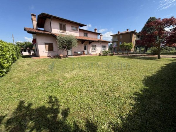 casa indipendente in vendita a Treviolo in zona Curnasco