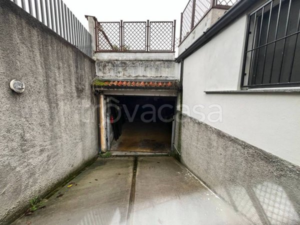 negozio in vendita a Treviolo in zona Albegno