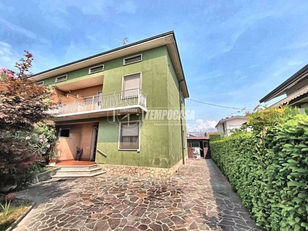 casa indipendente in vendita a Treviolo in zona Albegno