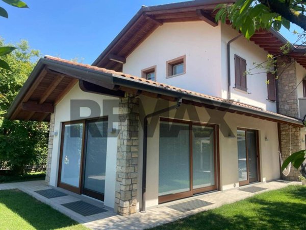 casa indipendente in vendita a Treviolo in zona Curnasco