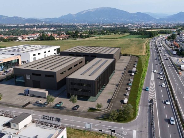 locale commerciale in vendita a Treviolo