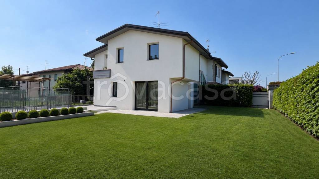 casa indipendente in vendita a Treviolo in zona Curnasco