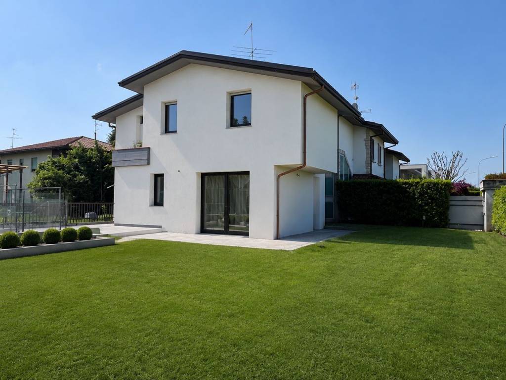 casa indipendente in vendita a Treviolo in zona Curnasco