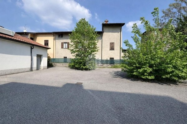 locale di sgombero in vendita a Treviolo in zona Curnasco