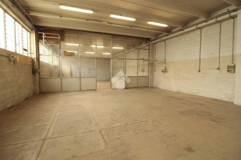 locale commerciale in affitto a Treviolo in zona Curnasco