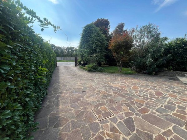 casa indipendente in vendita a Treviolo in zona Albegno