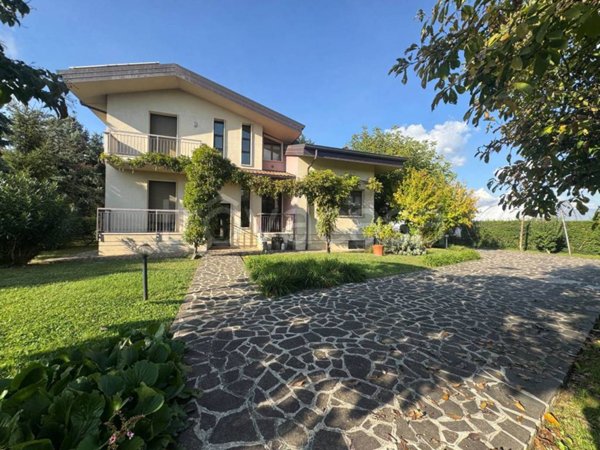 casa indipendente in vendita a Treviolo in zona Curnasco