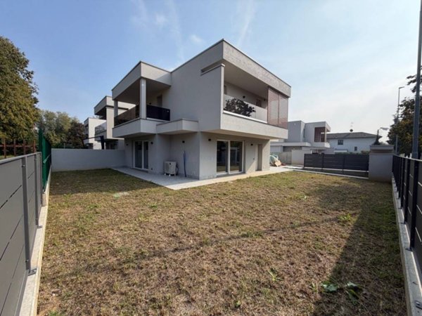 casa indipendente in vendita a Treviolo in zona Albegno