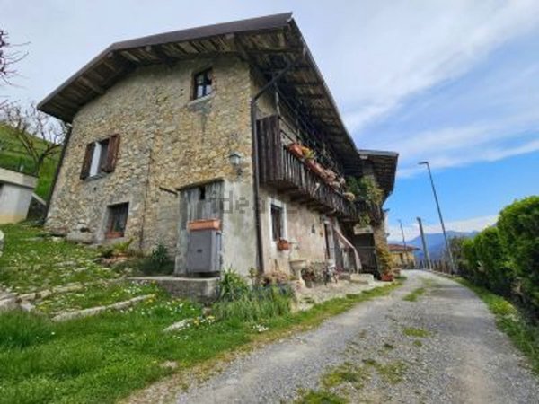 casa indipendente in vendita ad Ubiale Clanezzo