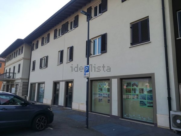 negozio in vendita ad Urgnano