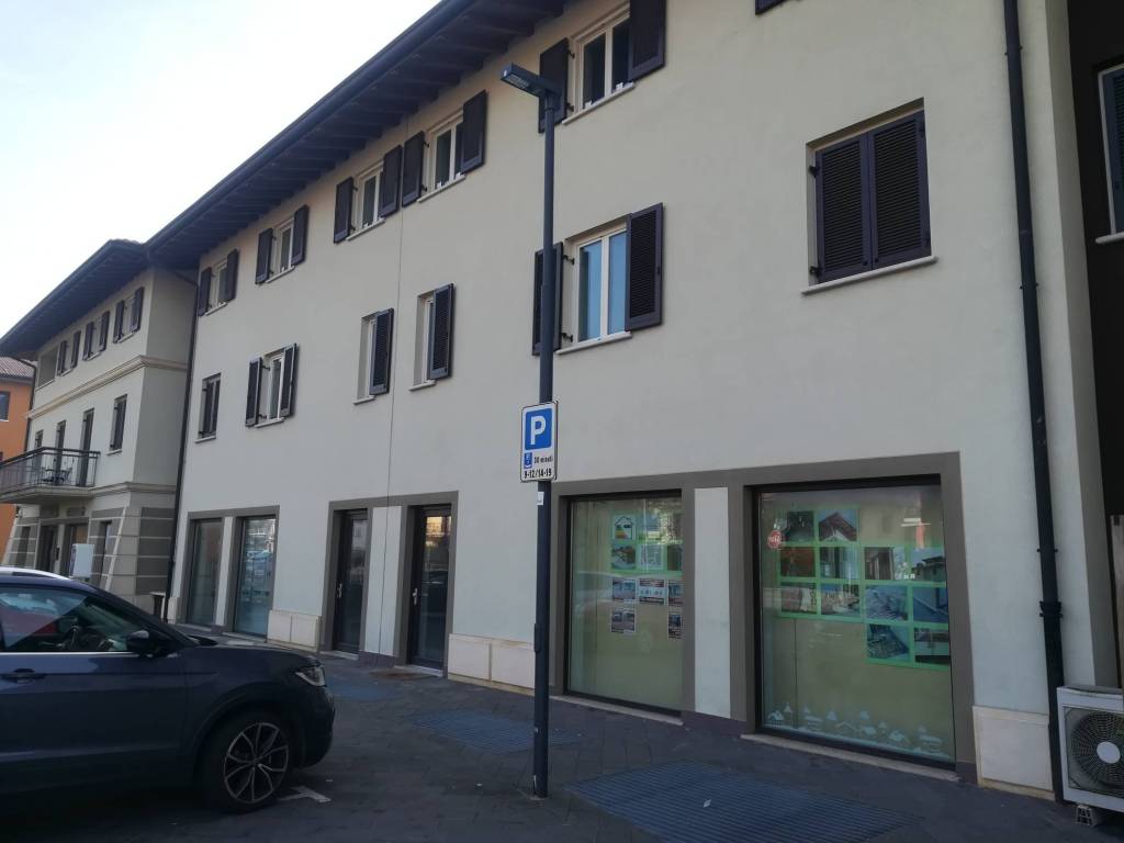 negozio in vendita ad Urgnano