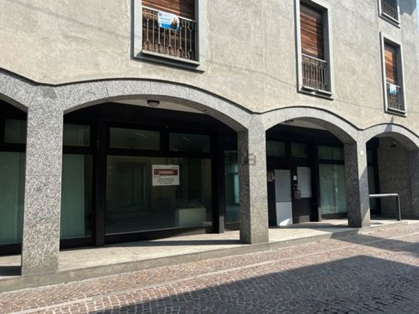 locale commerciale in vendita ad Urgnano