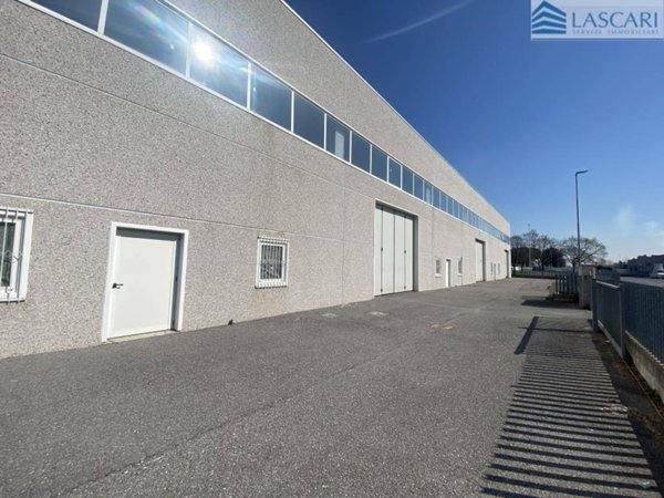 locale commerciale in vendita ad Urgnano