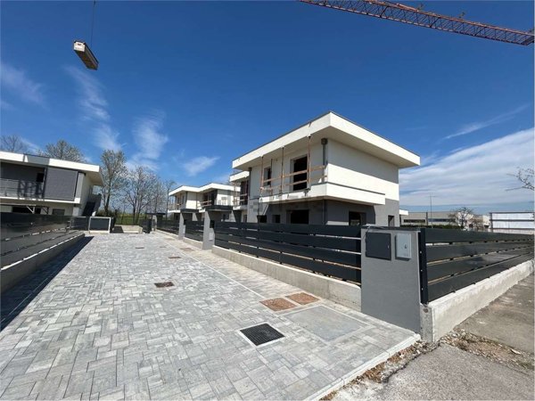 casa indipendente in vendita ad Urgnano