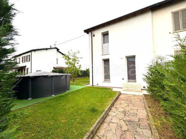 casa indipendente in vendita ad Urgnano in zona Basella
